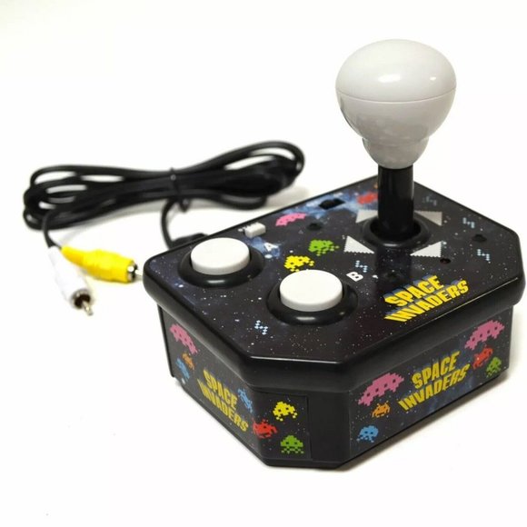 SPACE INVADERS VIDEO GAME PLUG N PLAY MINI ARCADE TV GAME FUN RETRO CLASSIC NIB - Picture 2 of 3